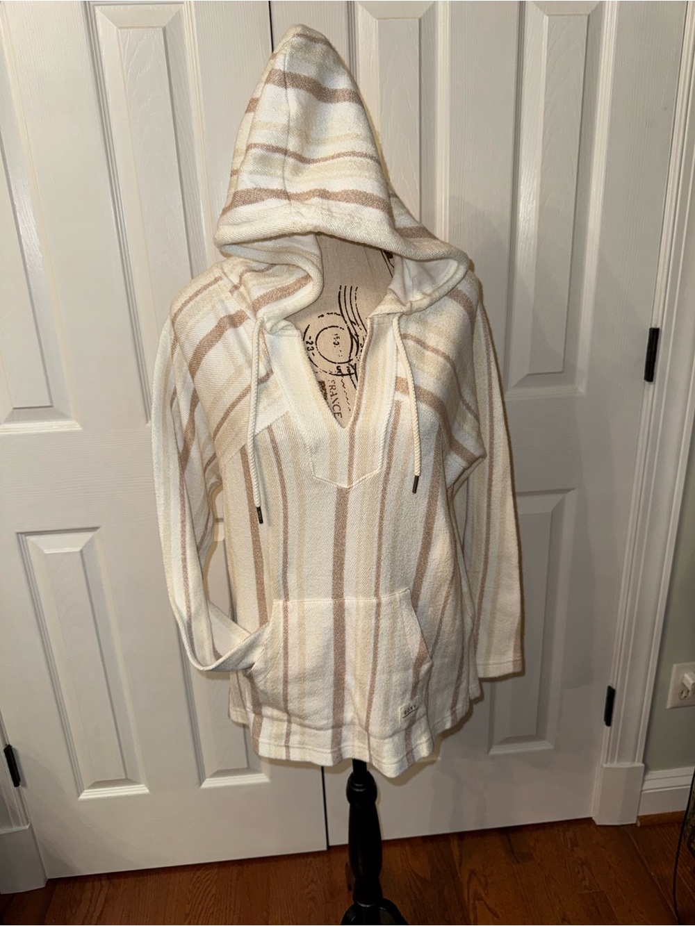 Roxy Cream & Tan Striped Baja Hoodie
small | Beachy Boho Surf
Pullover